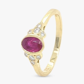 18ct yellow gold ruby 0.6ct and diamond 0.11ct oval ring.