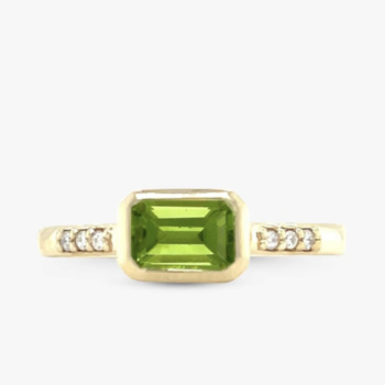 9ct yellow gold peridot ring with diamond shoulders.