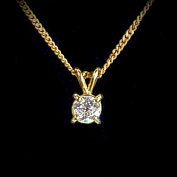 18ct yellow gold 0.30ct single stone diamonds pendant and chain.