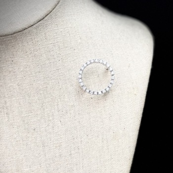 18ct white gold circular Diamond set brooch
